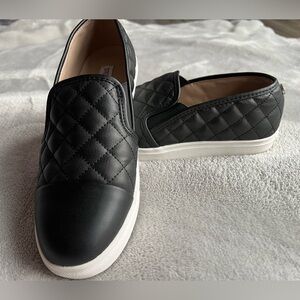 STEVE MADDEN Zaander Black Quilted Slip-On Sneakers (Women's Size 8.5)
